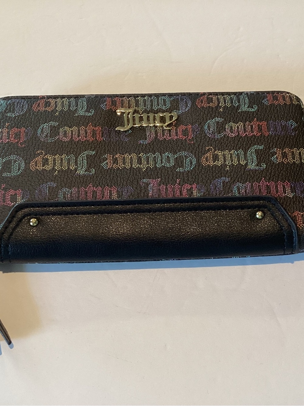 Juicy Couture Cream and Black Logo Zip Wallet